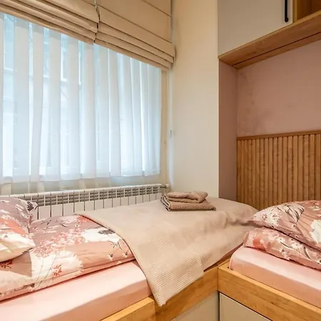 Апартамент Elegant & Stylish 2-bedroom *