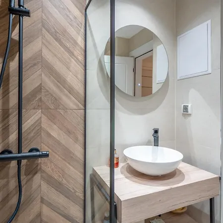 Апартамент Elegant & Stylish 2-bedroom