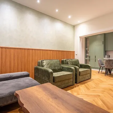 Elegant & Stylish 2-bedroom Apartament