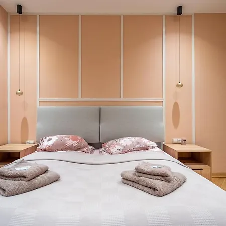 Elegant & Stylish 2-bedroom Apartament