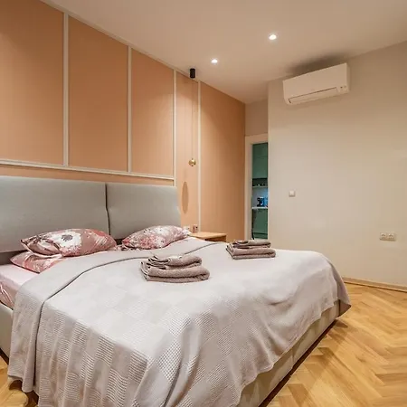 Elegant & Stylish 2-bedroom Apartment Sofia