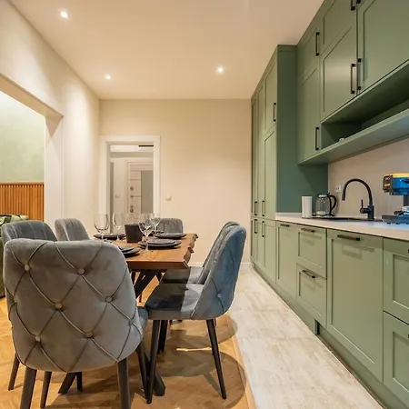 Elegant & Stylish 2-bedroom Apartman *