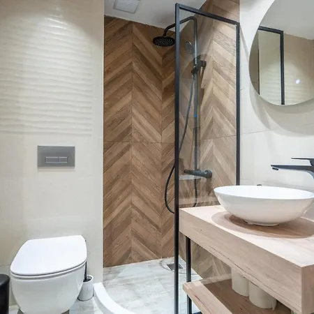 Elegant & Stylish 2-bedroom *