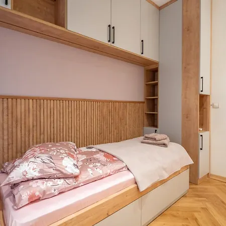 Elegant & Stylish 2-bedroom Apartman