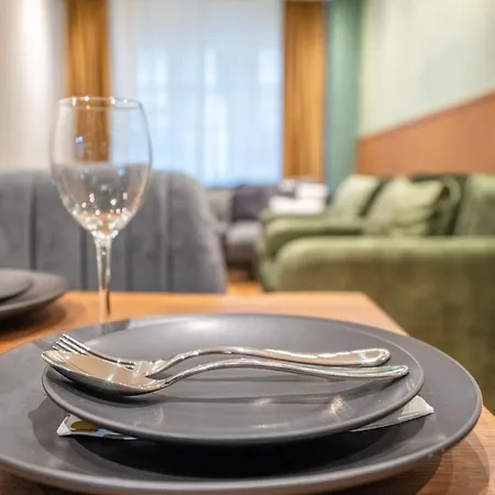 Elegant & Stylish 2-bedroom Lägenhet *