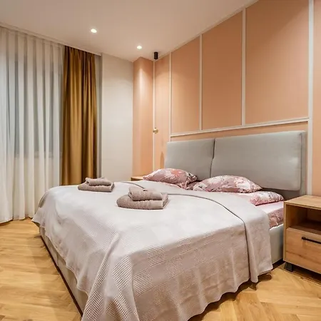 Elegant & Stylish 2-bedroom Lägenhet *