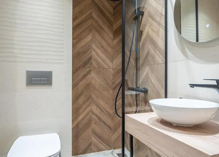 Elegant & Stylish 2-bedroom *